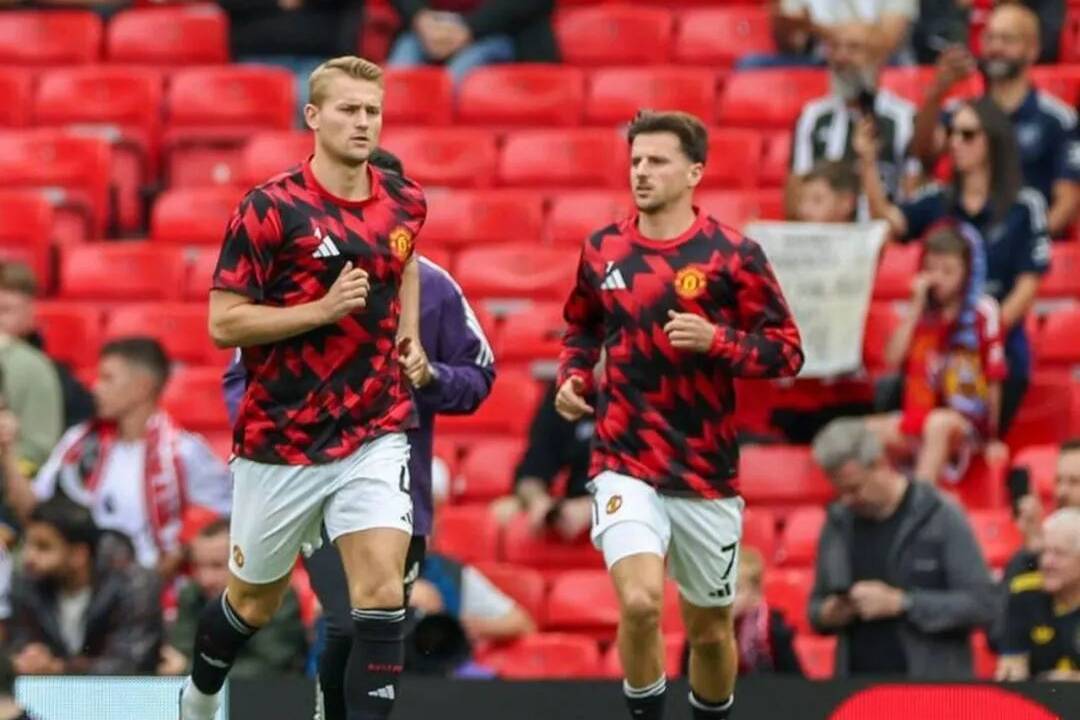 曼联官宣四人伤缺!芒特恢复训练或战纽卡,卡里克力挺续约马奎尔